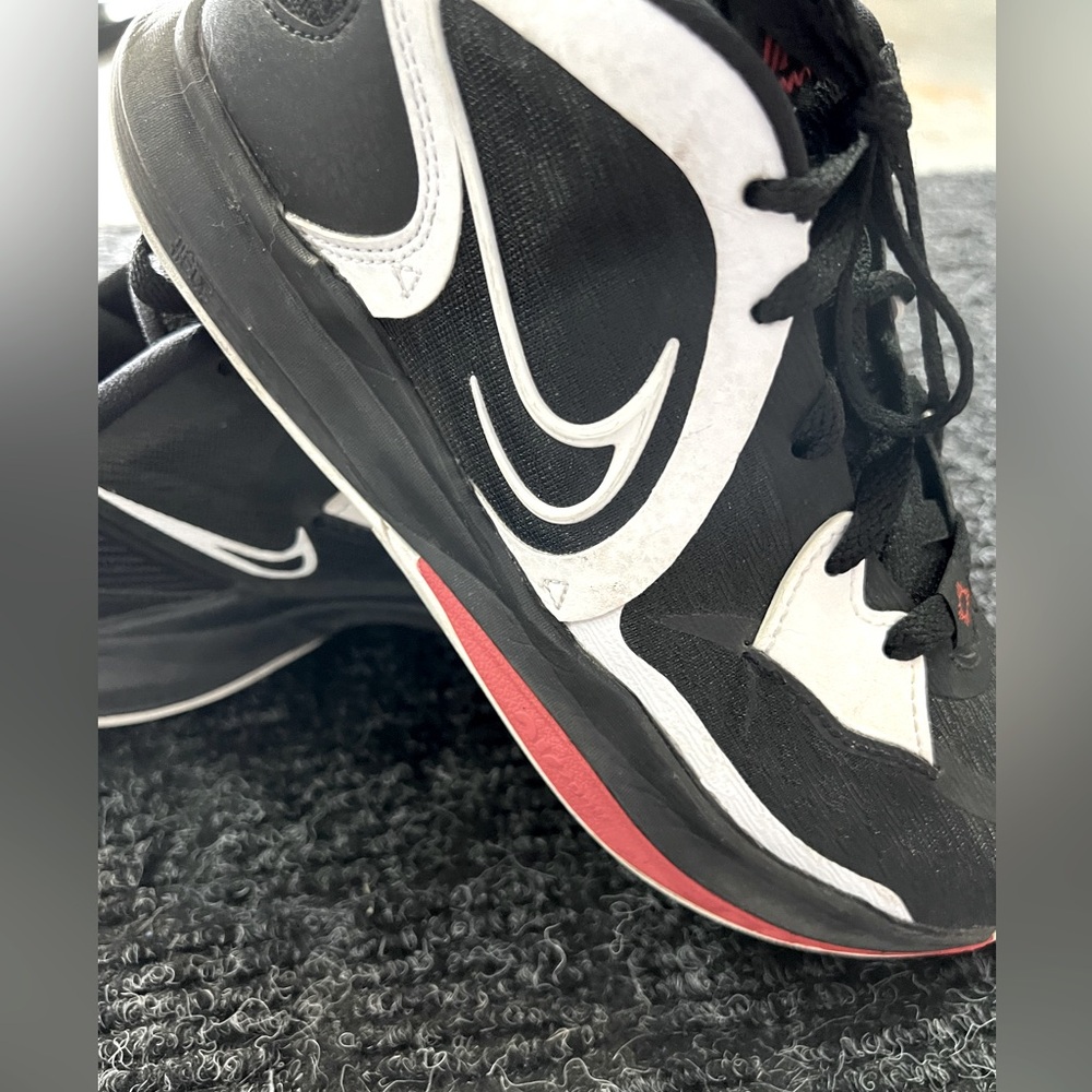Nike Kyrie Low 5’s - Domino